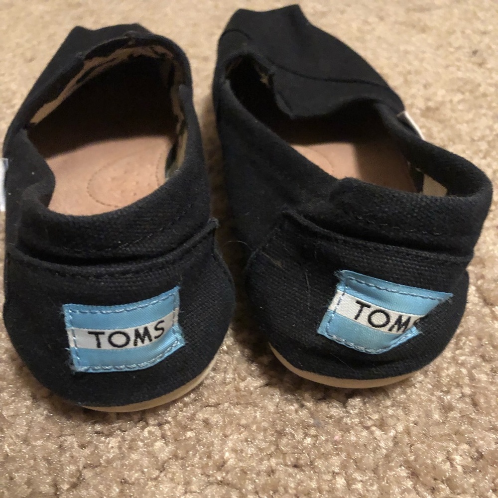 TOMS Solid Black size 7 shoes